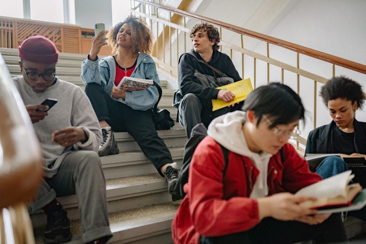 Student Bank Accounts in October 2026: Offers Still Open and the Overdraft Ladder Behind Them