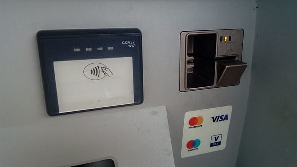 How Digital Banks Are Changing UK Banking for Immigrants